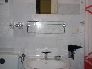 StayinКёльн 2*, Кёльн
